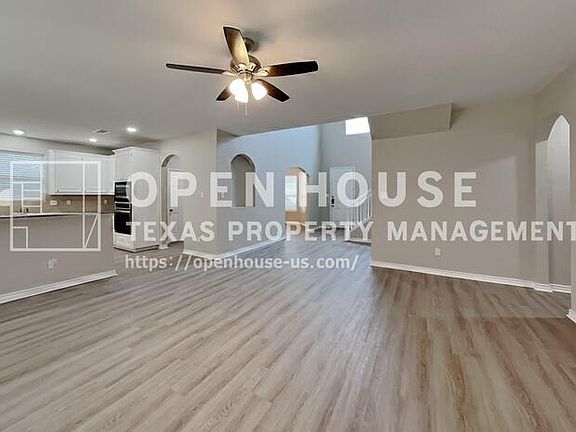 3rd image of 859 Evergreen Ln