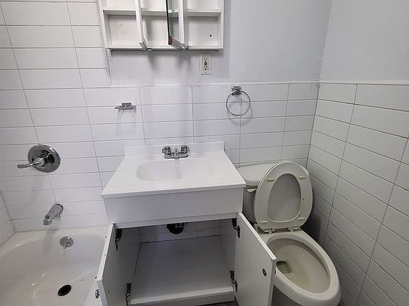 3rd image of 2654 Marion Ave #Basement