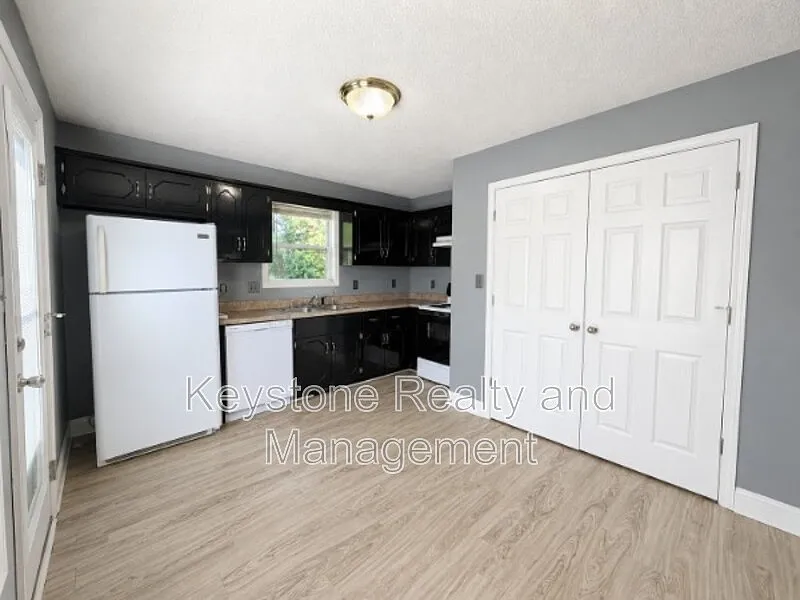 3 bed, 1.5 bath, 980 sqft, $1,195 — Photo 3