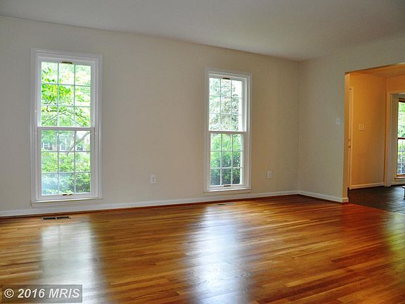 3rd image of 15209 Emory Ln