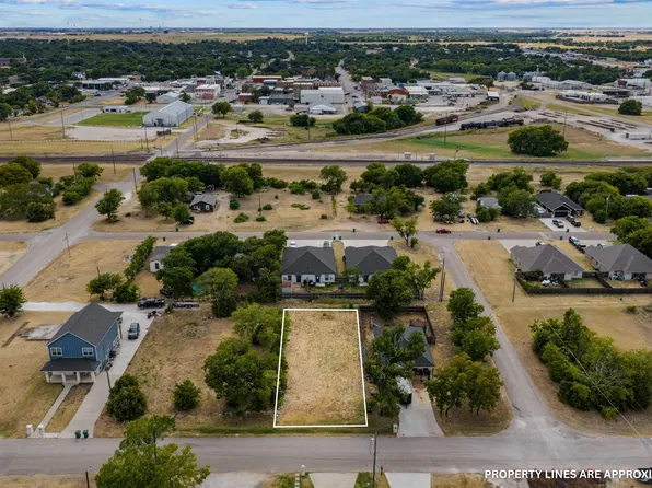 205 Garfield St, Mc Gregor, TX 76657
