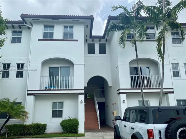 8960 NW 97th Ave APT 220, Doral, FL 33178