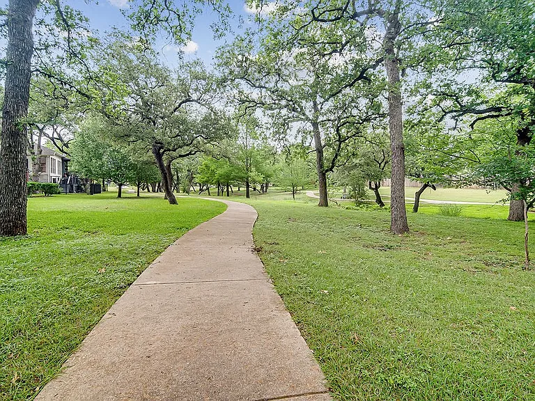 218 E Creekview Dr — Photo 30