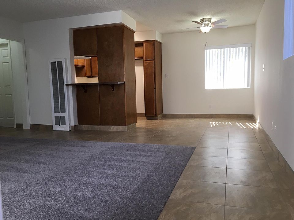 #10 Entry/Living Room/Dining Room/Kitchen