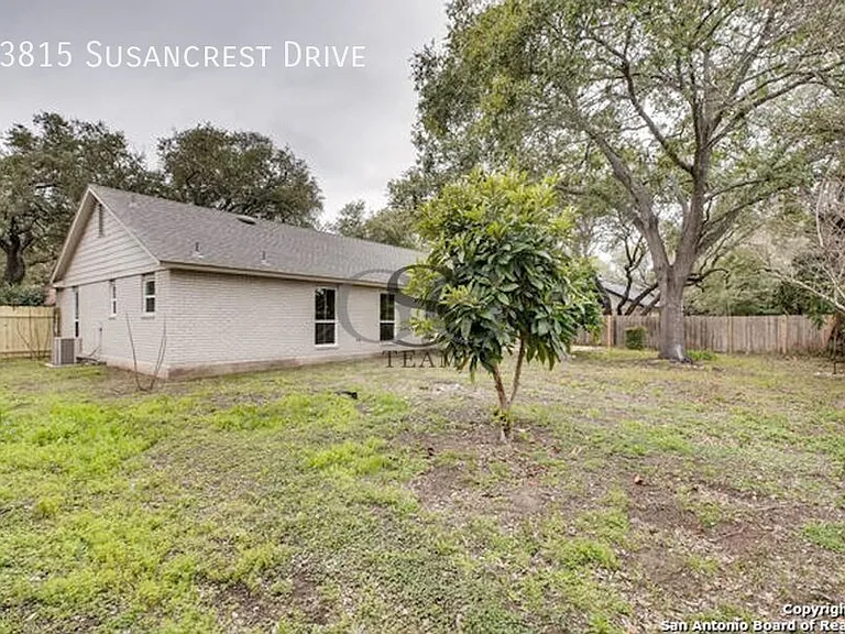13815 Susancrest Dr — Photo 24