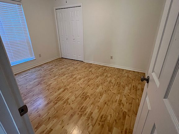 3rd image of 145 Heritage Cir