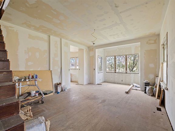 3rd image of 606 3rd Ave