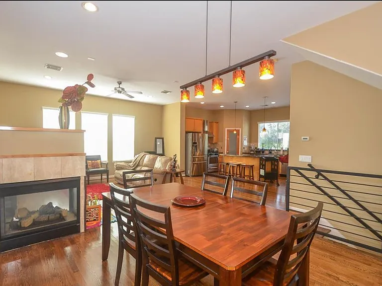 3010 Caroline St — Photo 7