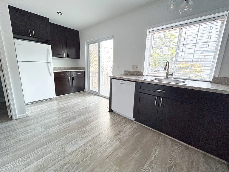 303 Bridle Crest Sq NE — Photo 6