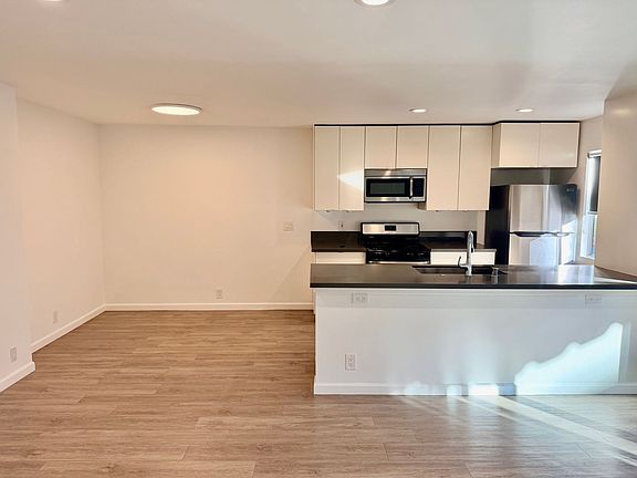 3rd image of 119 S Orlando Ave #2