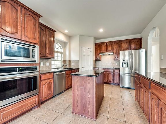 2nd image of 918 Nikki Dr