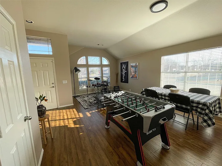 8748 Sagebrush Trl — Photo 17