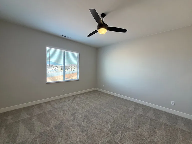 577 E Hemsworth Ln — Photo 23