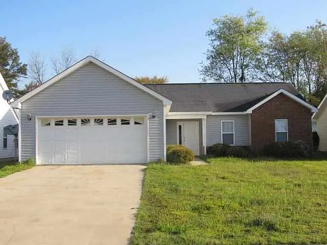 132 Camelot Pl photo 1