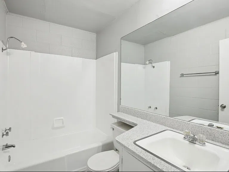 West Hills Apartments — Photo 12