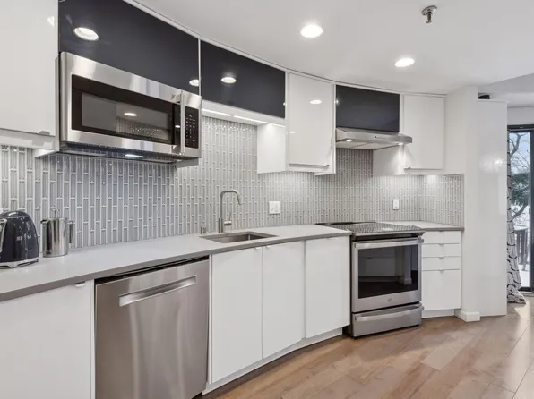 3151 Dean Ct #B106, Minneapolis, MN 55416