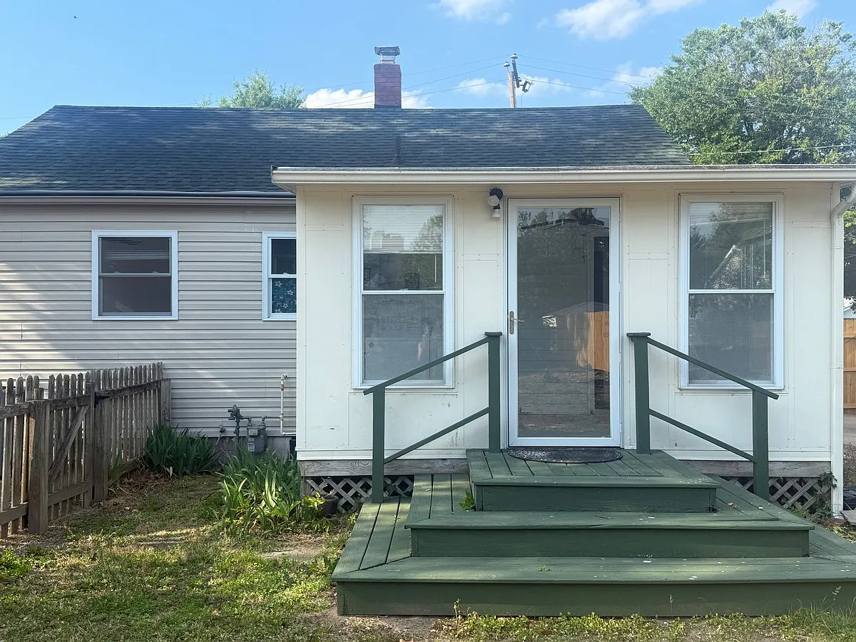 Building Photo - 739 Waukesha Ave