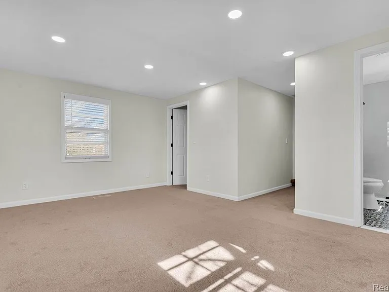 16350 Mack Ave — Photo 18