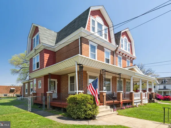 439 Hoffnagle St, Philadelphia, PA 19111
