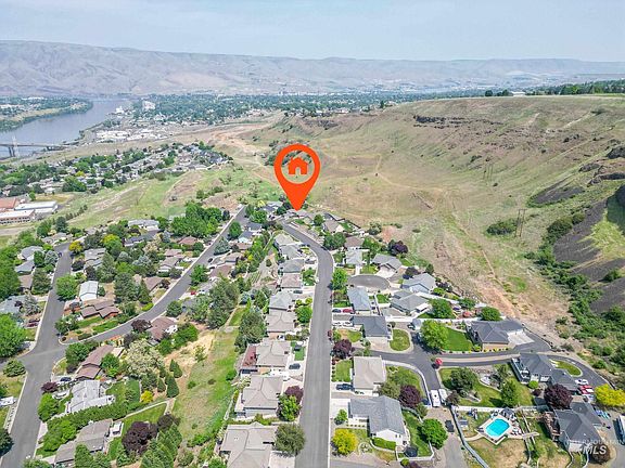 3rd image of 358 Reservoir Dr