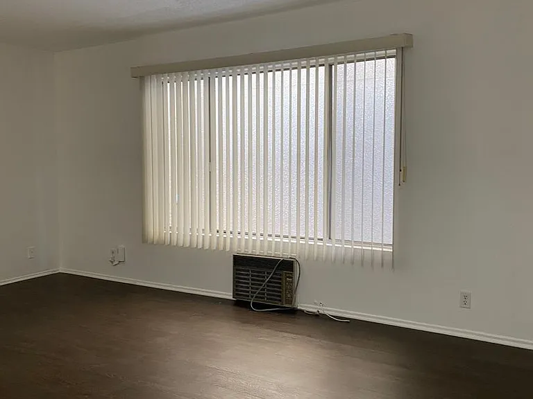 c3740 — Photo 11