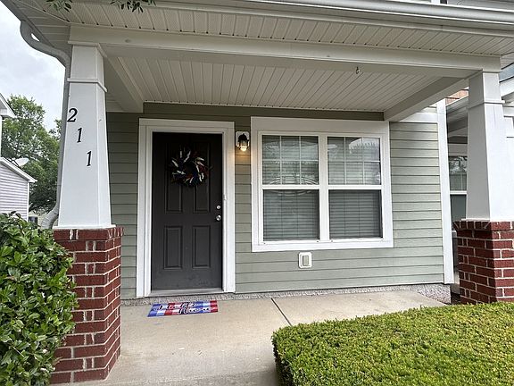 4th image of 211 Killian Way
