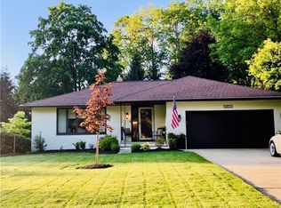 5821 Williamsburg Dr, Highland Heights, OH 44143