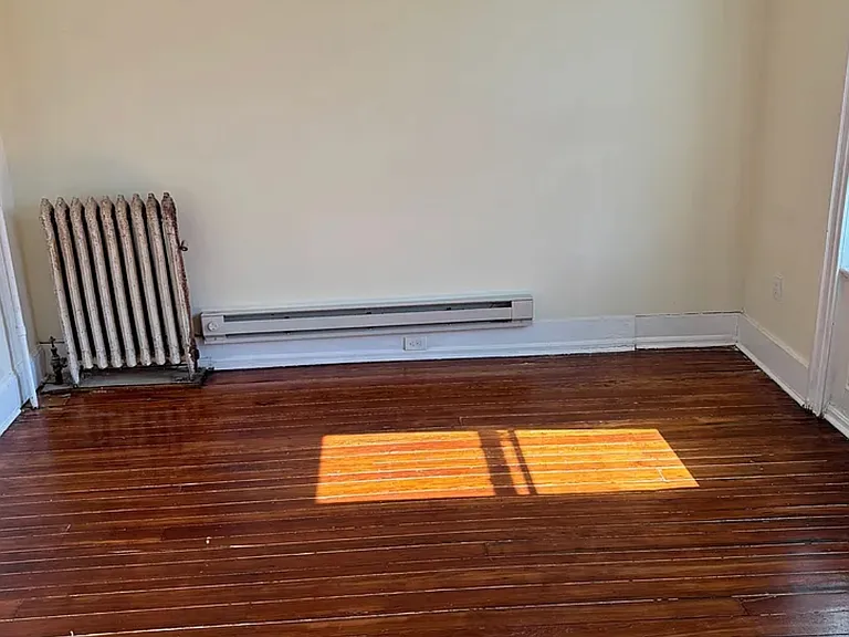 4742 Richmond St #2 — Photo 9
