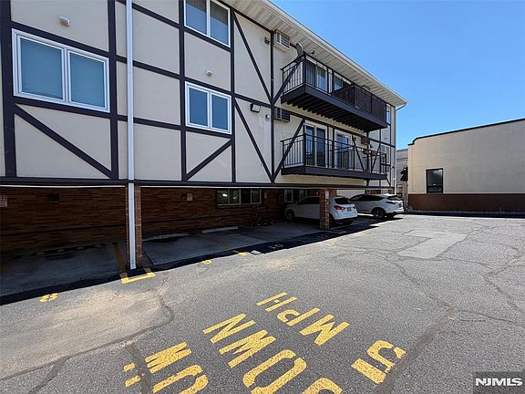 5th image of 33 Henry Place #B4