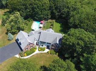215 Finch Ln, North Kingstown, RI 02852
