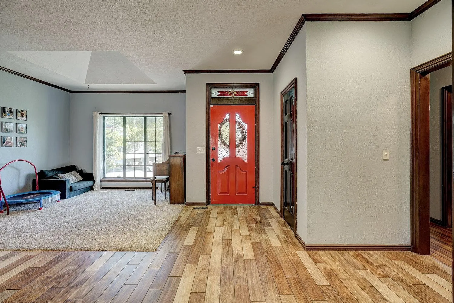 3 bed, 2.5 bath, 2467 sqft, $2,245 — Photo 3