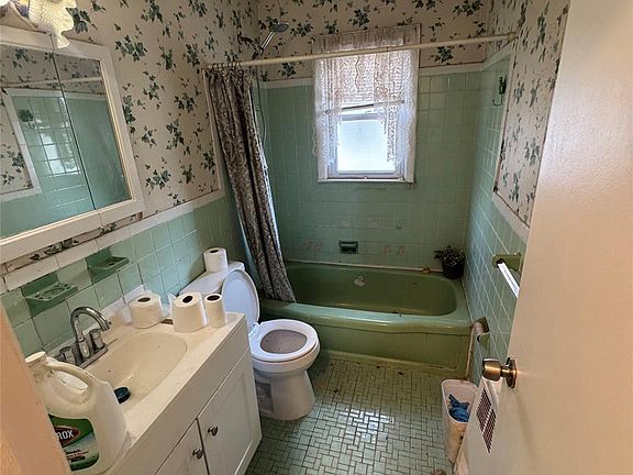 5th image of 283 Doherty Avenue