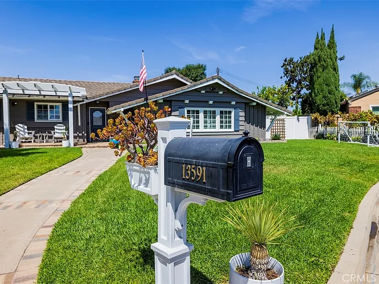 13591 Flint Dr — Photo 2