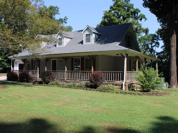 207 Martin Dr, Muscle Shoals, AL 35661