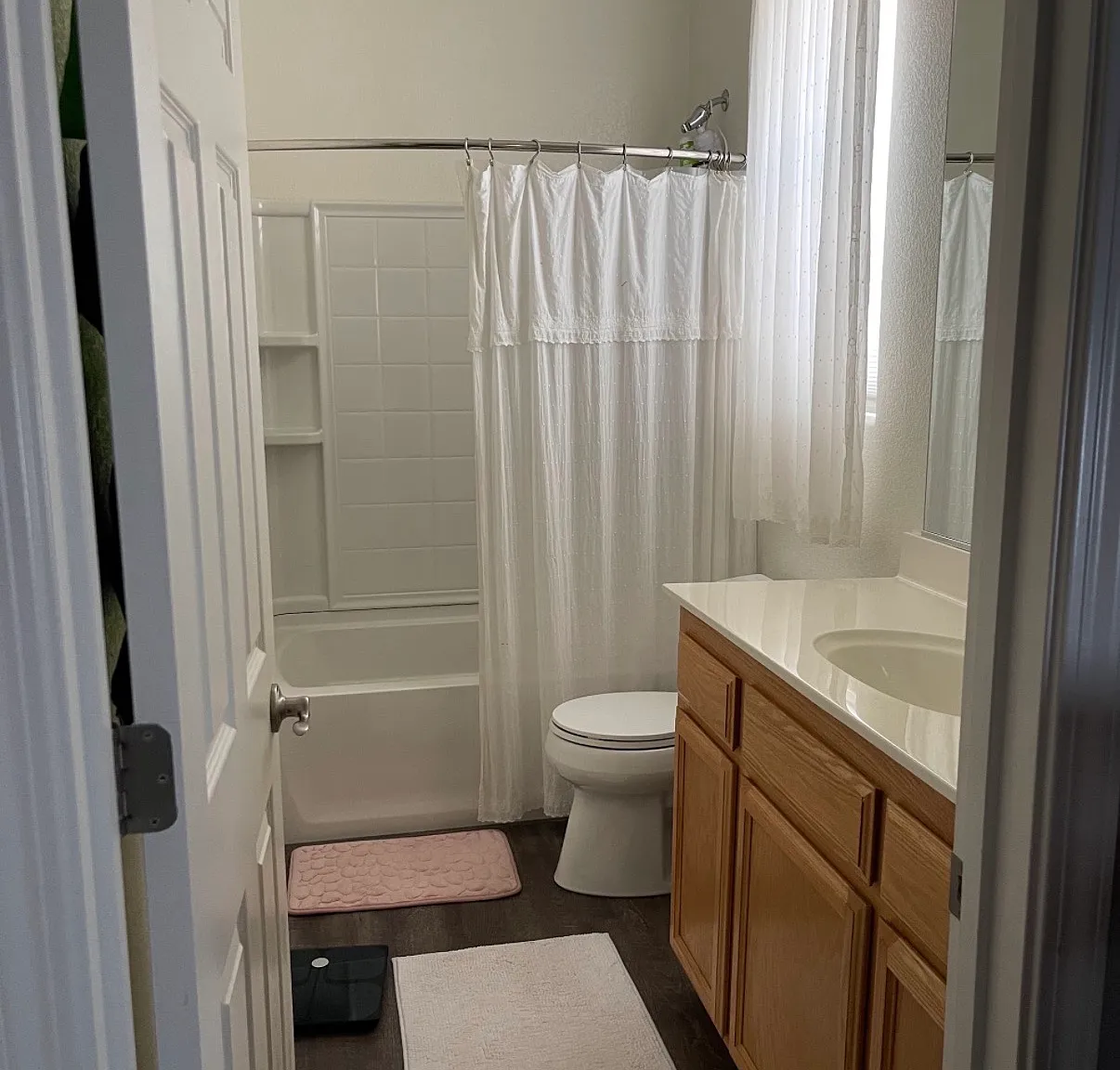 3 bed, 2.5 bath, 1332 sqft, $3,200 — Photo 4