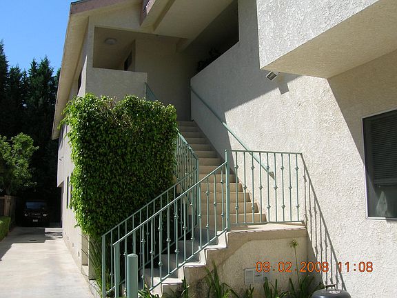 5th image of 12420 Moorpark St #1