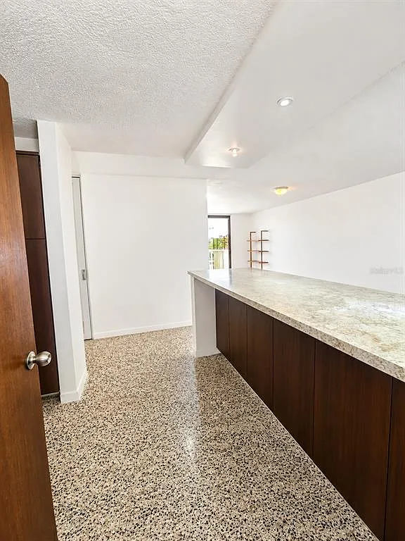 2 bed, 2.0 bath, 1200 sqft, $1,800 — Photo 2