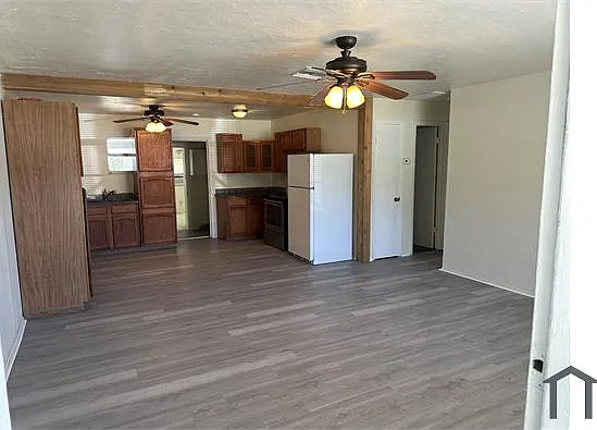 3 bed, 1100 sqft, $2,300 — Photo 2