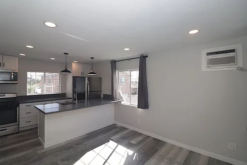4239 Swift Ave Photo 1