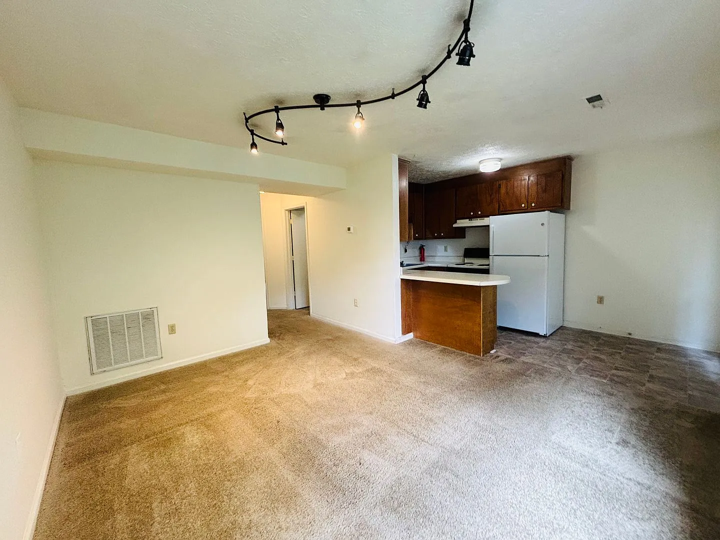4 Bedroom 2 Bath Townhouse — Photo 2