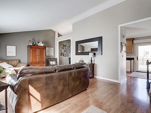 5th image of 455 Avebury Ln