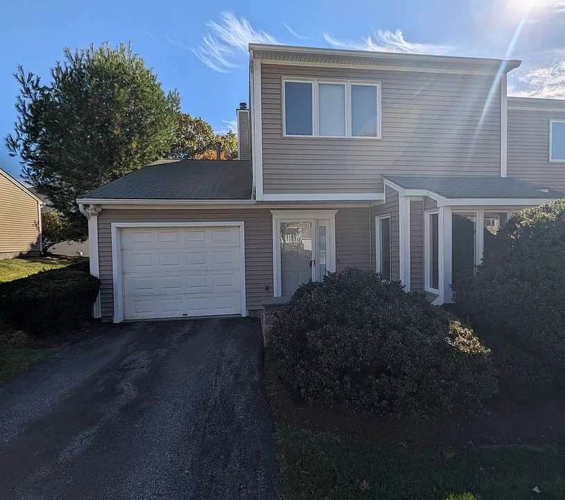 12 Oakwood Ln