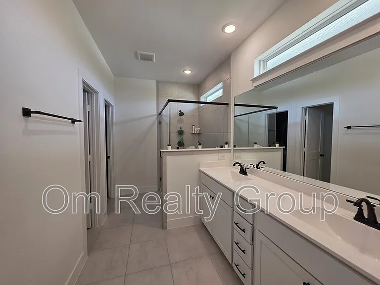 18710 Colorado River Ln — Photo 27
