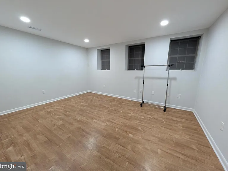 21214 Millwood Sq — Photo 5
