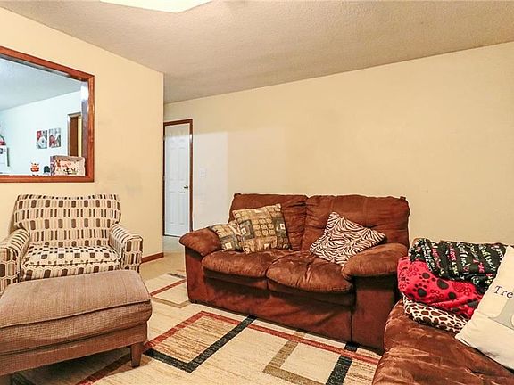 4th image of 312 SW Blue Branch Ct
