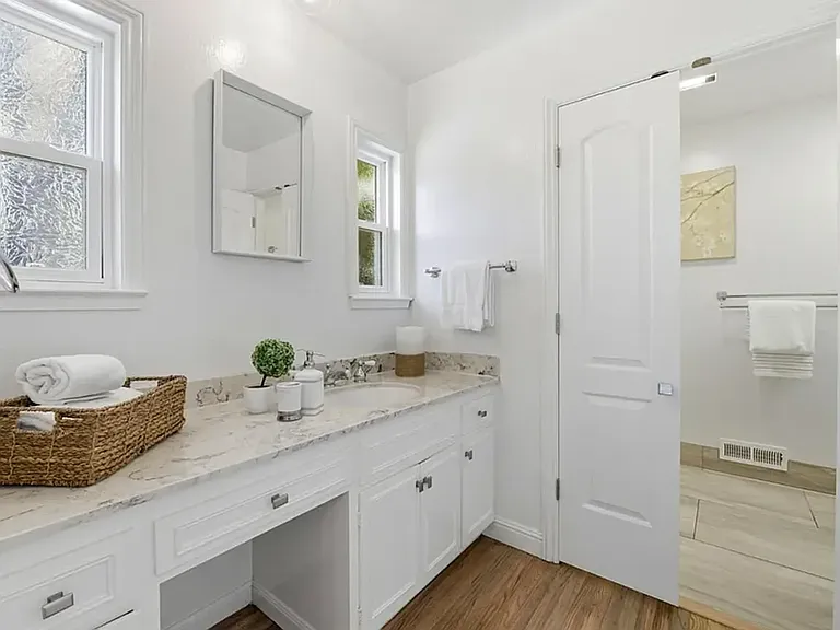 2140 Carmelita Ave — Photo 26