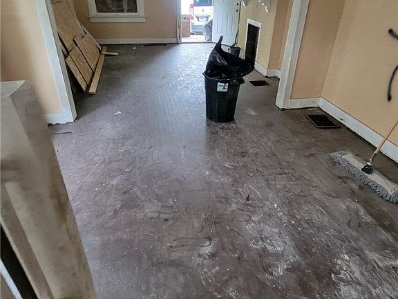 2nd image of 1820 W Grand Ave