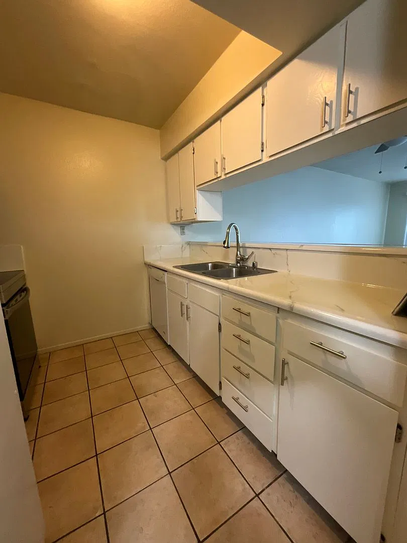 Lovely Townhome in Clovis! — Photo 1