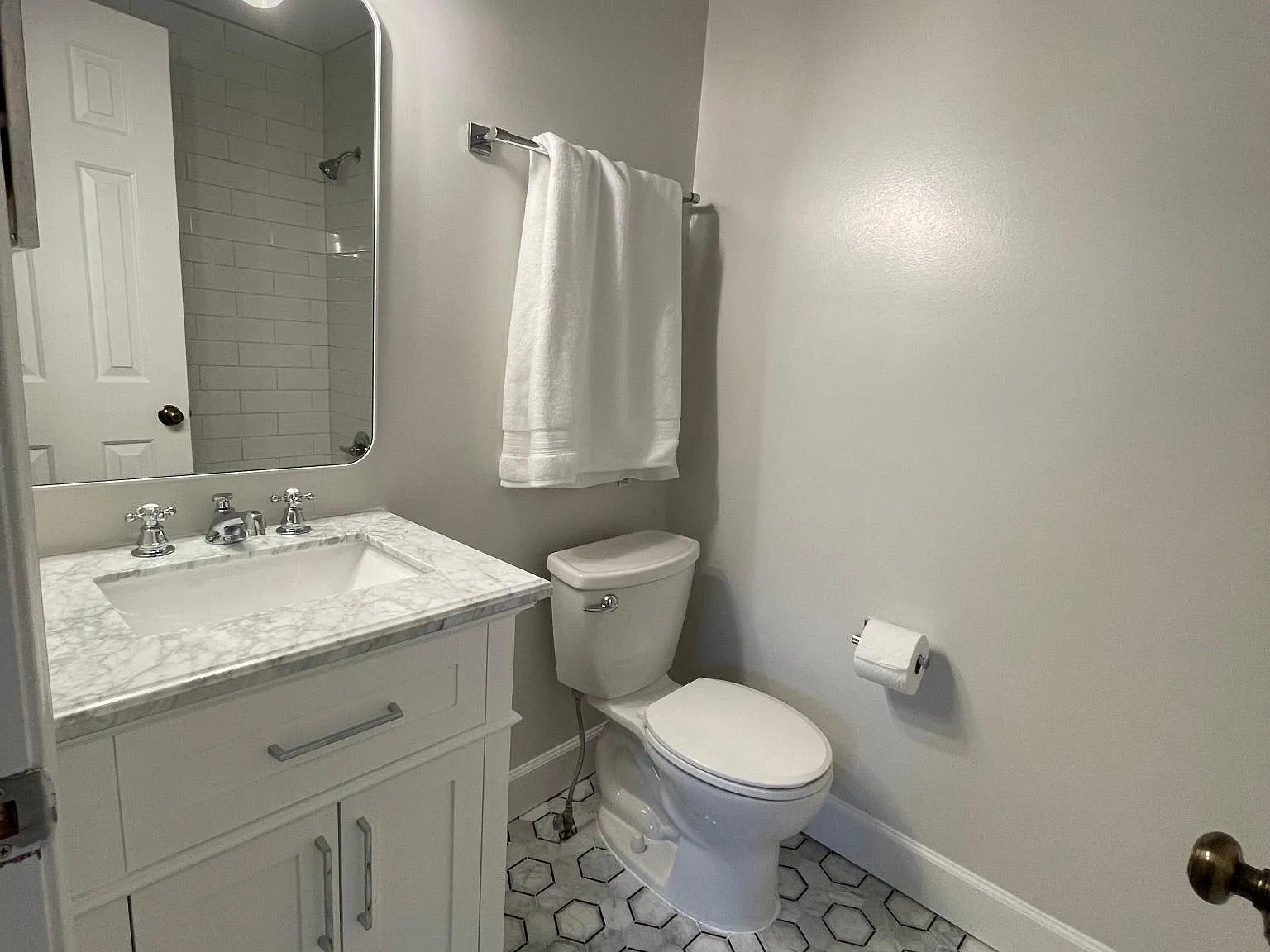 2522B N Fairfax Dr — Photo 4