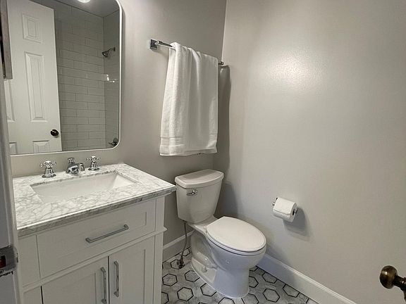 4th image of 2522B N Fairfax Dr